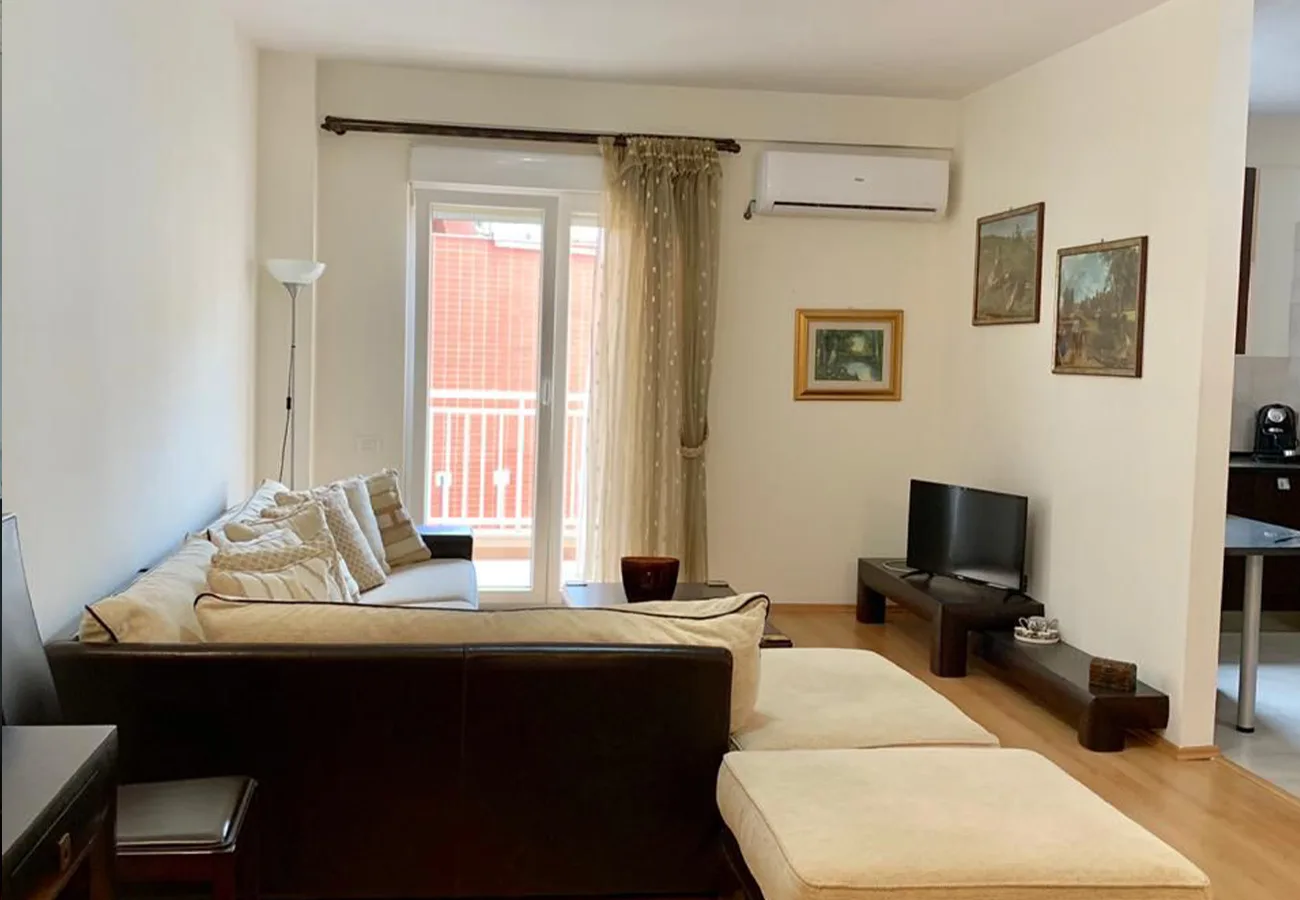 Jepet me qira super apartament 2+1+2 tek gjykata e lartë , tiranë