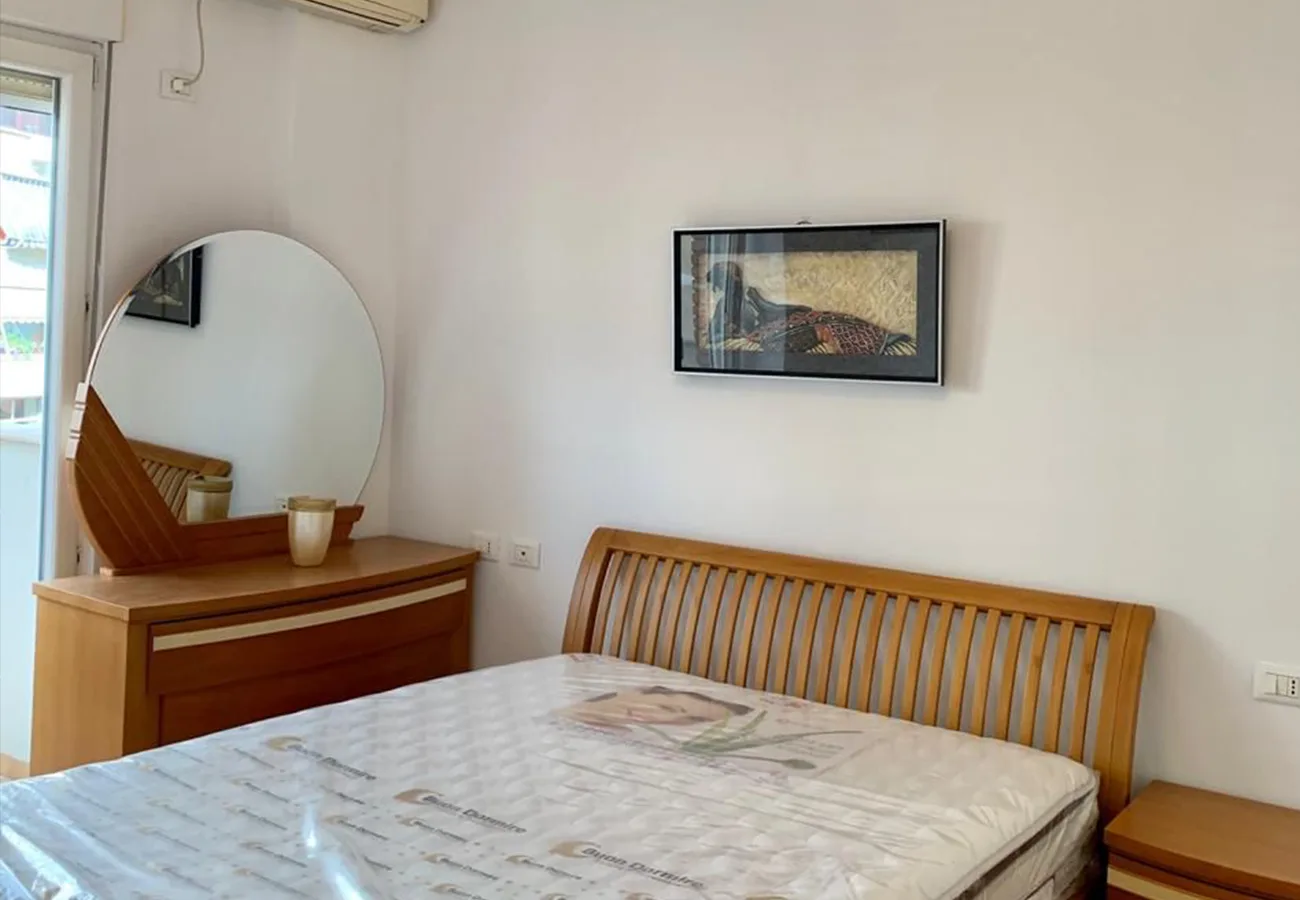 Jepet me qira super apartament 2+1+2 tek gjykata e lartë , tiranë
