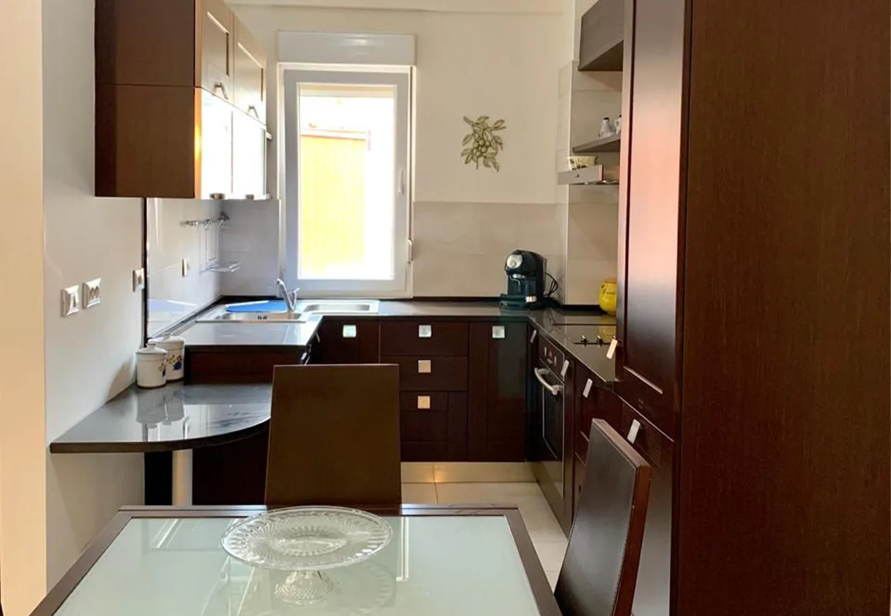 Jepet me qira super apartament 2+1+2 tek gjykata e lartë , tiranë