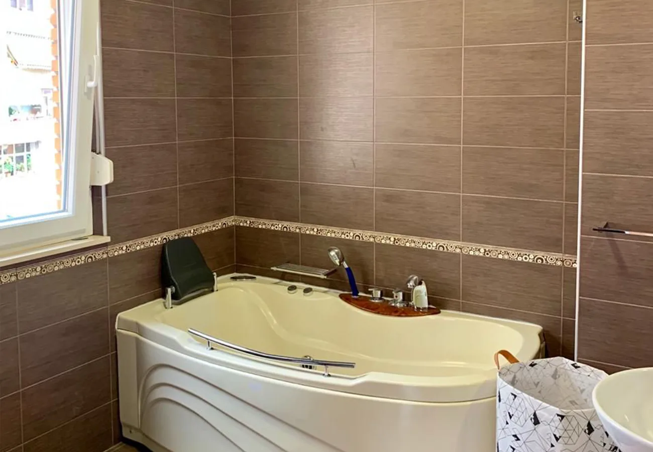 Jepet me qira super apartament 2+1+2 tek gjykata e lartë , tiranë