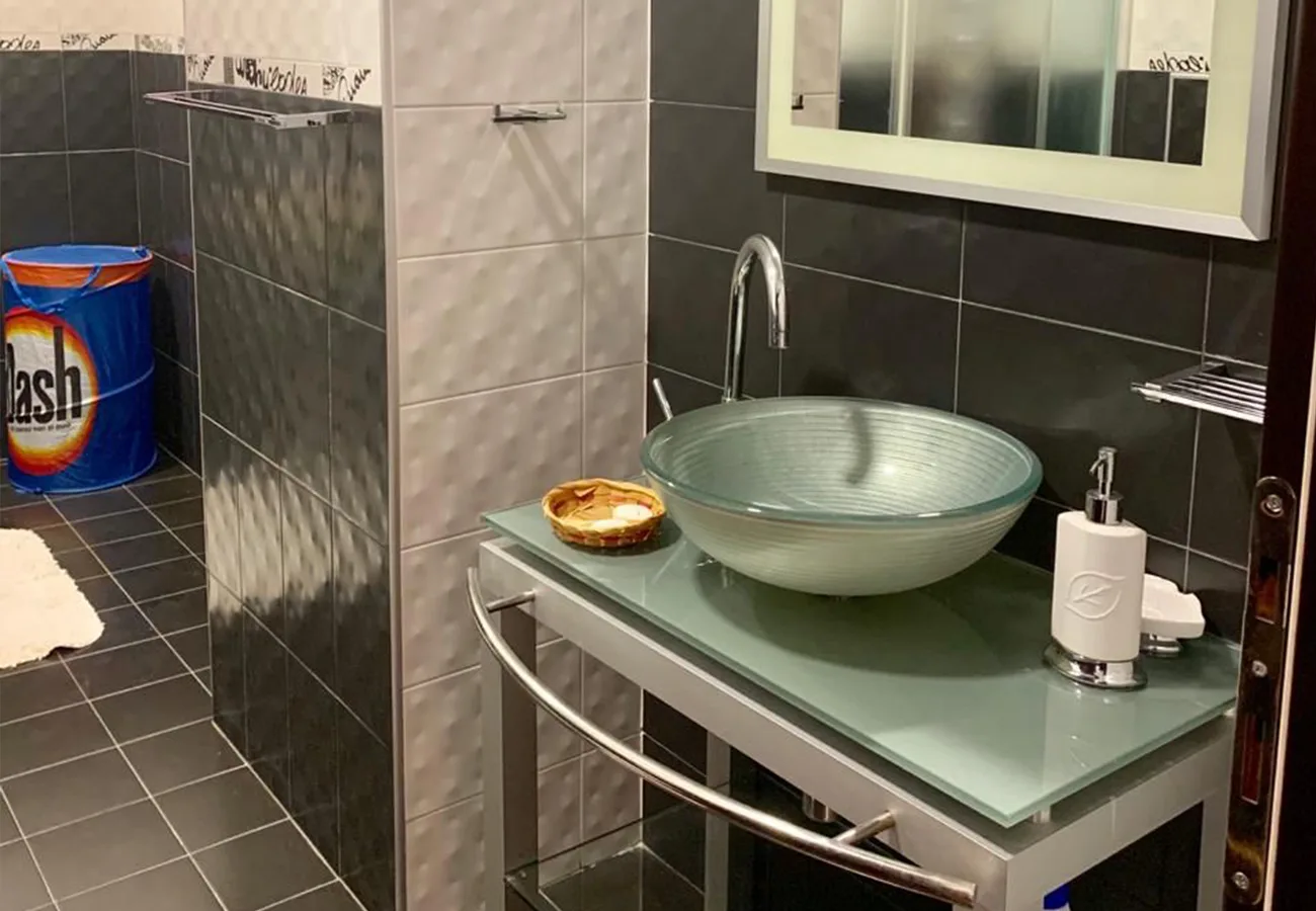 Jepet me qira super apartament 2+1+2 tek gjykata e lartë , tiranë