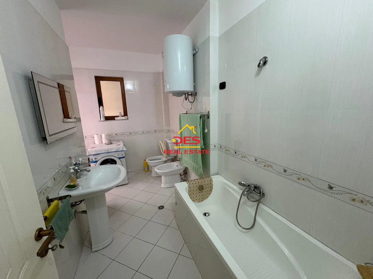 Jepet me qira apartament 2+1+2 pranë portit ,vlorë