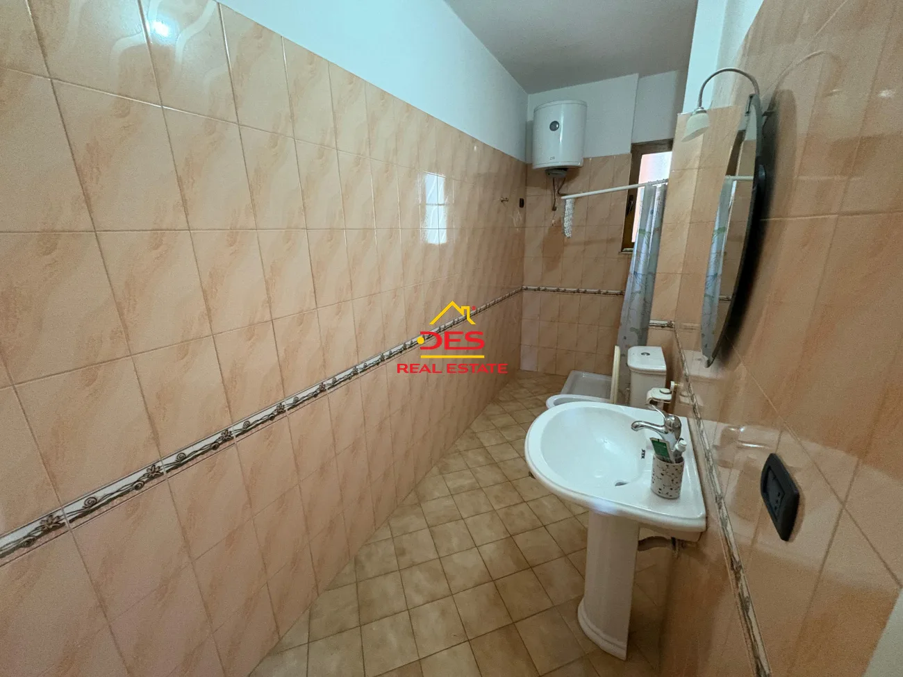 Jepet me qira apartament 2+1+2 pranë portit ,vlorë