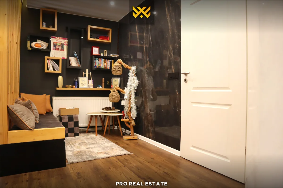 Shtëpi 296m² për #SHITJE në Uglarë